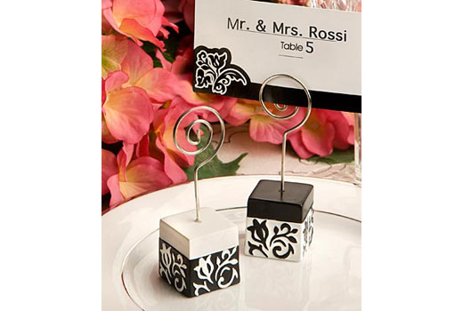 These black and white place card holders make tabletops pop